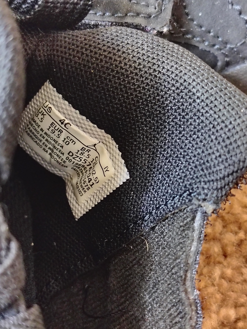 Jordan Kids' Retro Black and Blue Basketball Shoes - Picture 4 of 5
